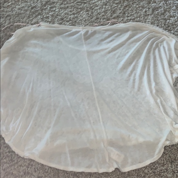 Flowy shirt🌹 - Picture 2 of 3